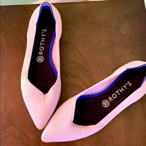 Pale pink pointed rothys